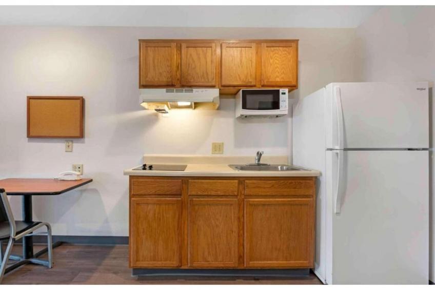 1 Full Bed  Non-Smoking Kitchen - foto 5