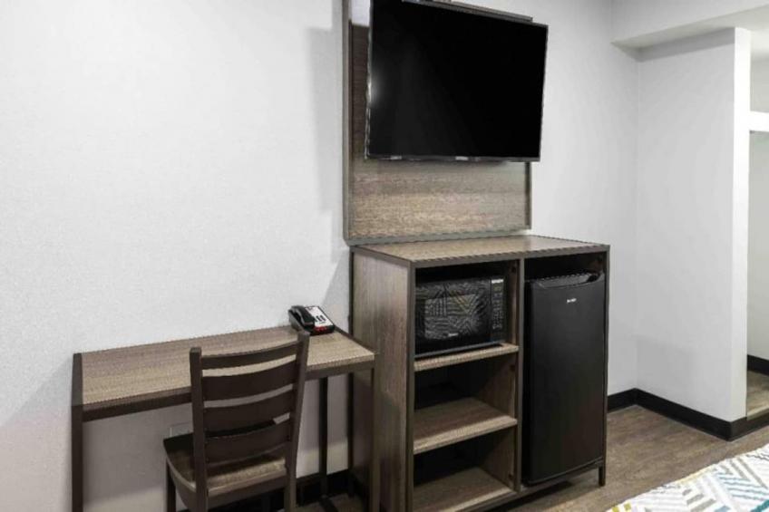2 Queen Beds  Non-Smoking Micfridge - foto 20