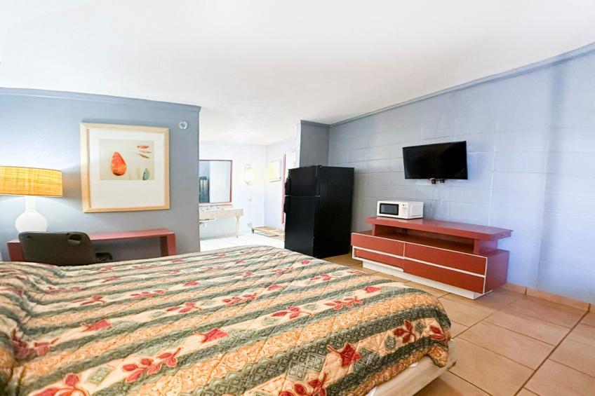 US_ALB002_King Bed Smoking - foto 14