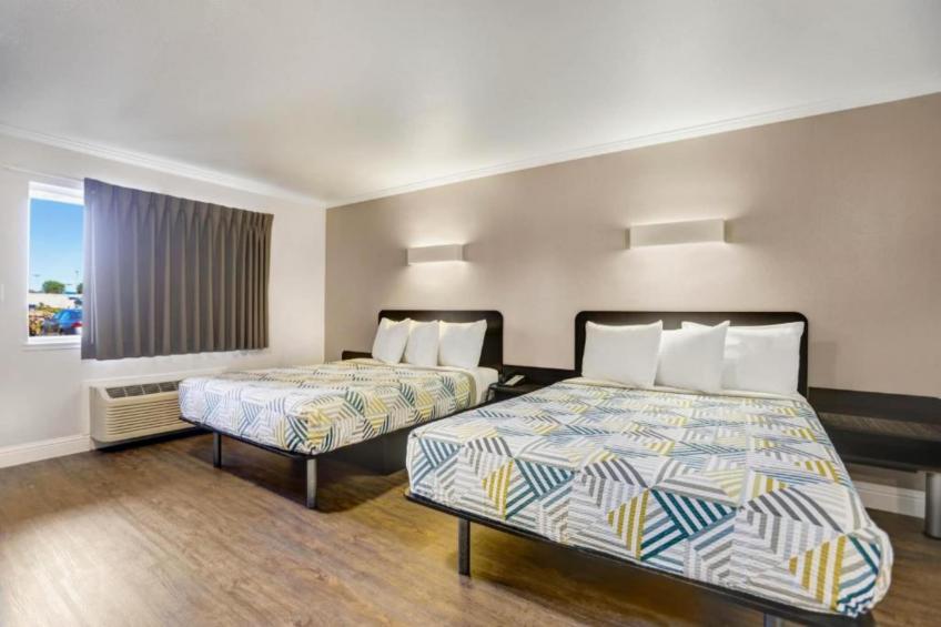 2 Queen Beds  ADA/RI Shower/Non-Smoking