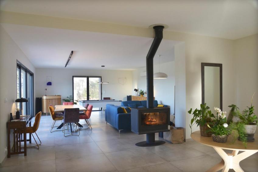 Belle maison avec piscine à débordement chauffée - foto 12