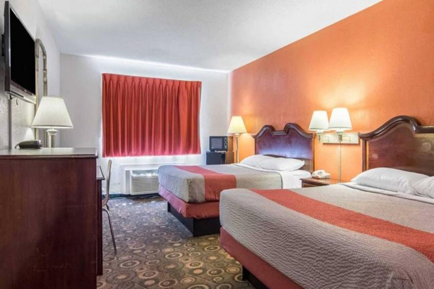 2 Queen Beds  Non-Smoking Micfridge - foto 6