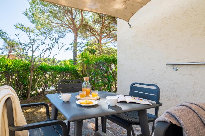 P&V Premium les Rives de Cannes Mandelieu Apartment 4 people - 1 bedroom - Terrace - Garden level - Renovated - foto 7