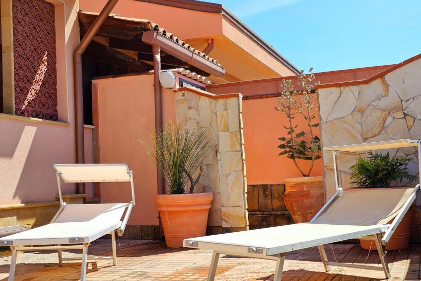 Helle mediterrane Villa mit Veranda und Garten - foto 20