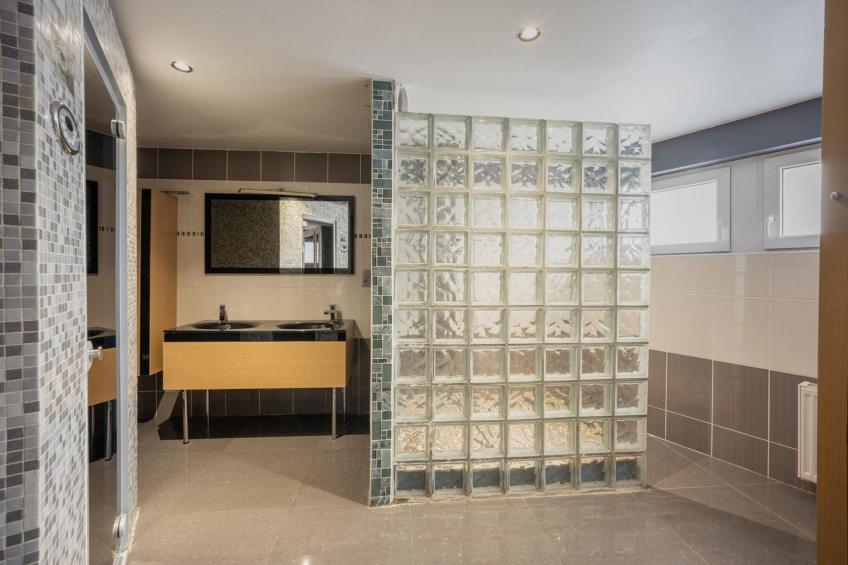 Magnifique maison de vacances pour 8 adultes avec pscine intérieure  Sauna Bains à remous et  Hamam - foto 18