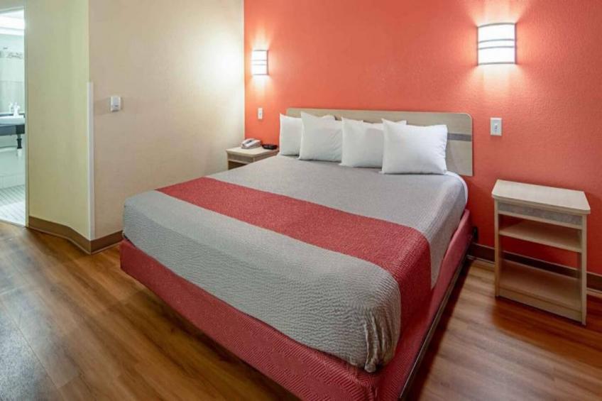1 King Bed  Non-Smoking - foto 10