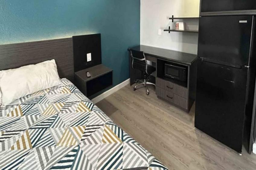 1 King Bed  Non-Smoking Micfridge - foto 7