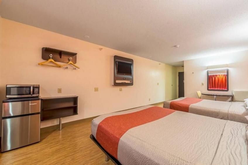 2 Queen Beds  Non-Smoking Micfridge - foto 29