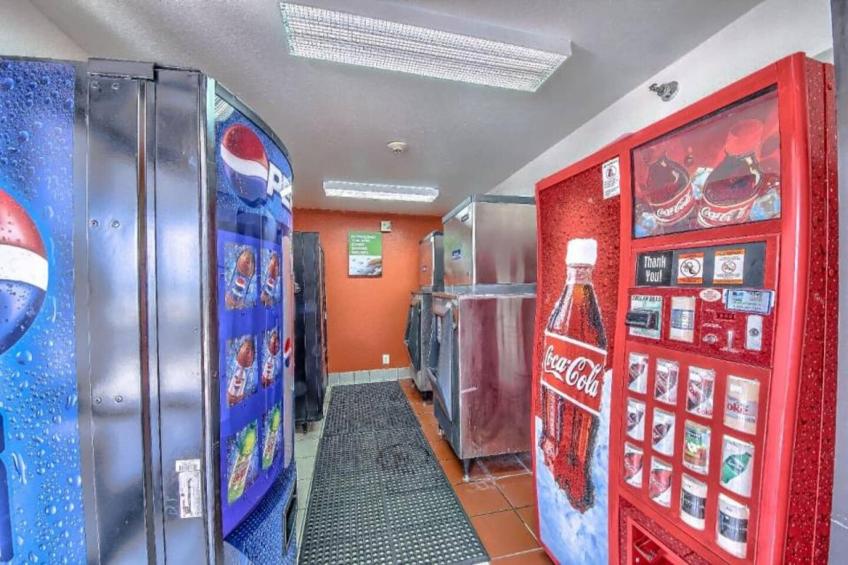 2 FULL BEDS  NON-SMOKING MICFRIDGE - foto 25