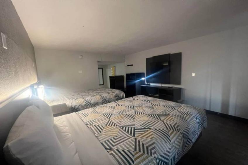 2 Full Beds  Smoking Micfridge - foto 13