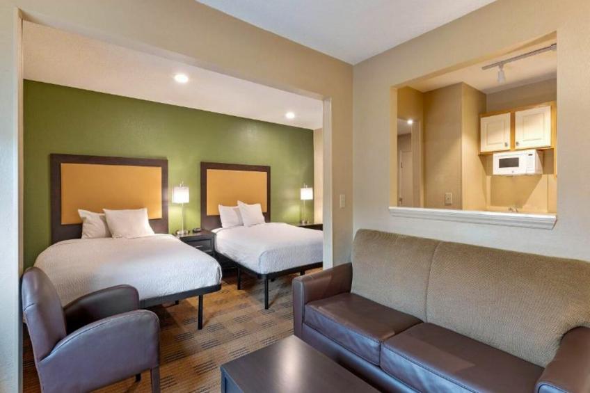 2 Queen Beds | Non-Smoking, Micfridge - foto 14