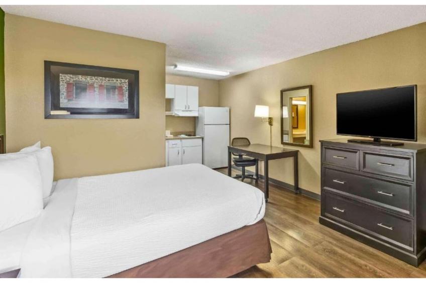 1 King Bed | Mob Acc RI Shwr Ste Nsmk Ktchn - foto 18