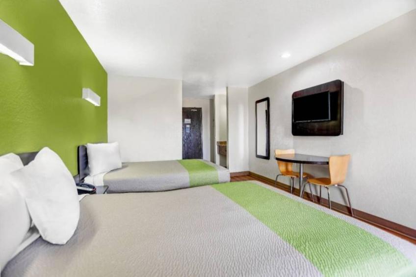 2 Queen Beds  Non-Smoking Mini Fridge - foto 10