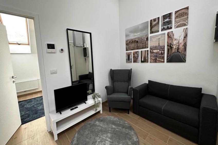 Luxury 1BR Near Fashion District by OneLuxStay