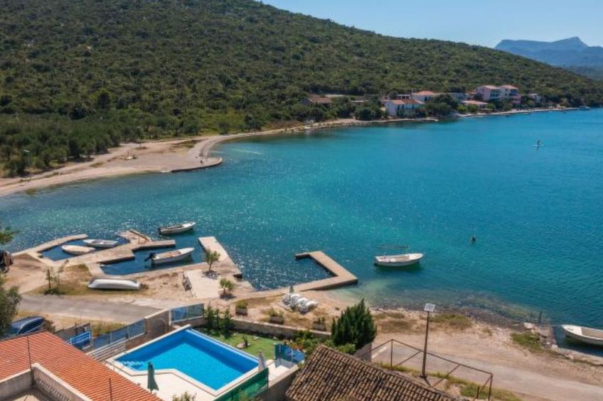 Beachfront Apartment house Hon with pool - foto 35