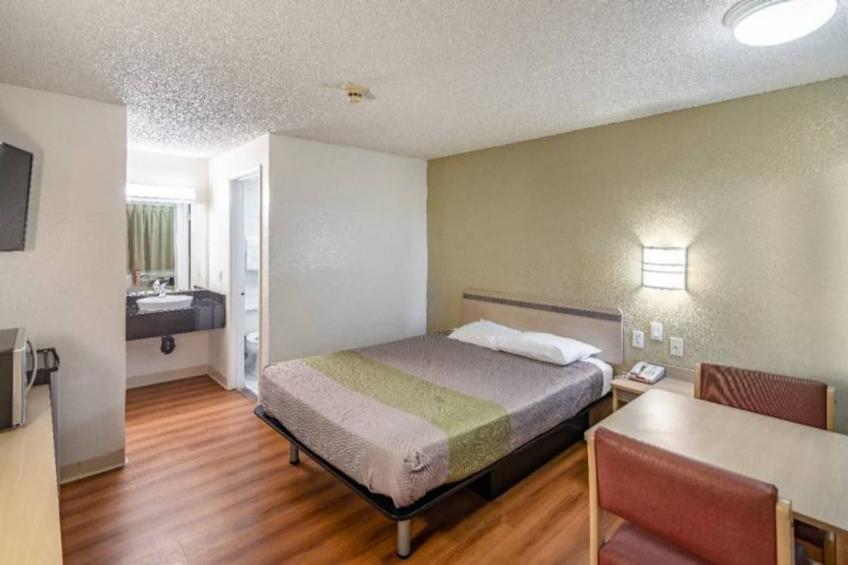 1 Queen Bed  Non-Smoking - foto 24