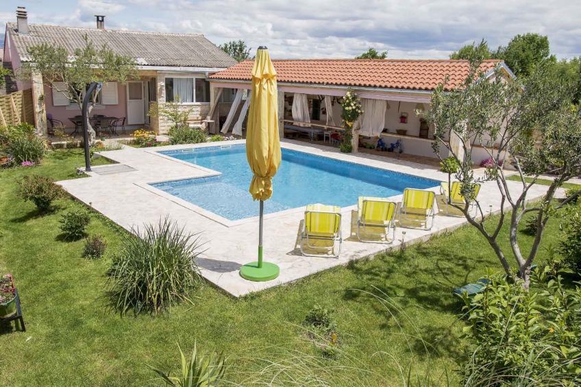 maison de vacances avec piscine et terrasse - BF-H54F