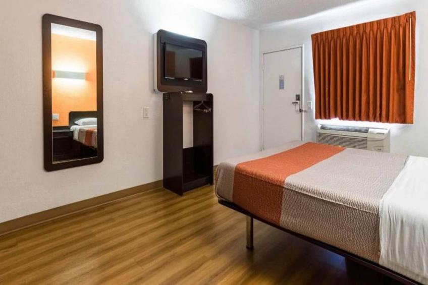 1 Queen Bed  Non-Smoking - foto 13