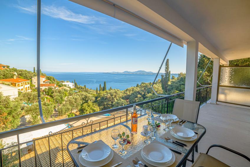 "Zeus" mit Infinity Pool