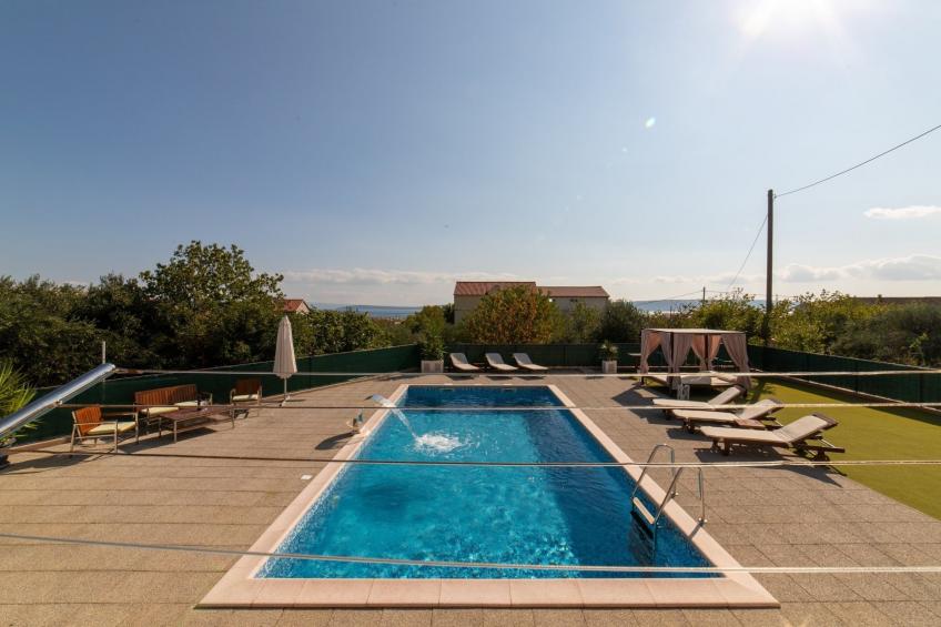 Spacious Holiday Home with Pool and Hot Tub in Kastel Stari - Four Bedroom Holiday Home with Pool - foto 21