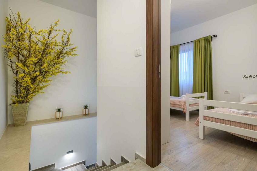 Villa met een zwembad op een groot terrein - BF-K4V76 - foto 37