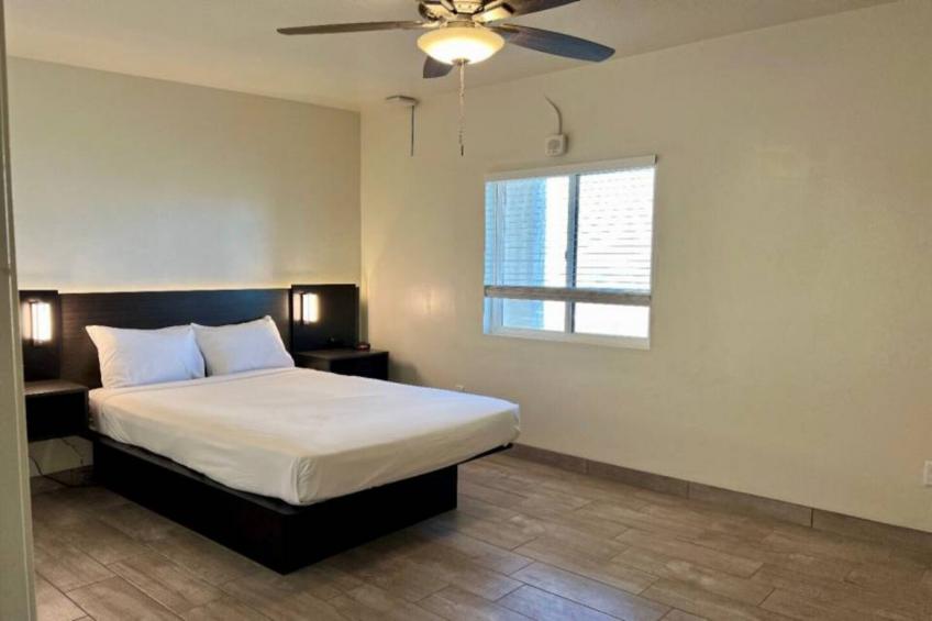 1 Queen Bed  Non-Smoking Kitchen Sofa-Bed - foto 37