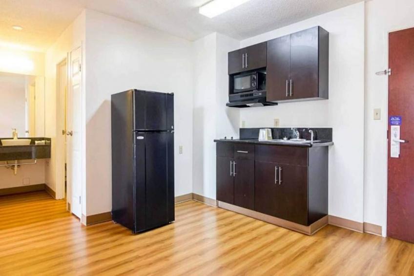 2 FULL BEDS  NON-SMOKING MICFRIDGE - foto 10