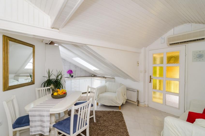 Apartment Emma - Two Bedroom Apartment with Balcony and Sea View