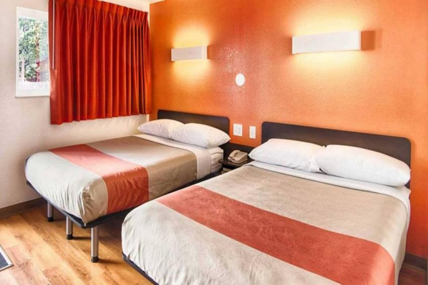 2 Full Beds