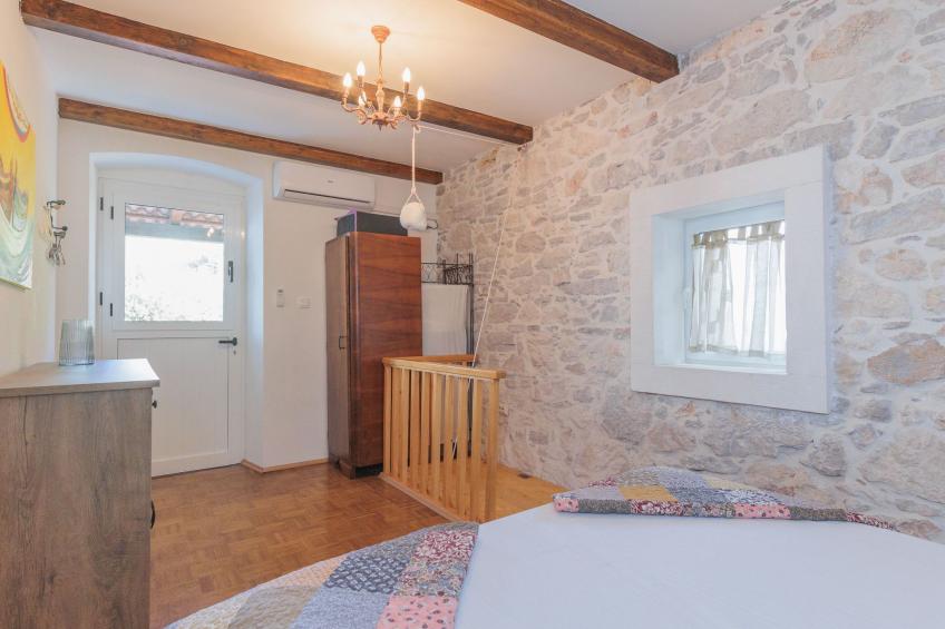 Traditionelles Steinhaus am Meer in Preko - foto 9