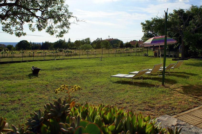 Charmantes Ferienhaus in Bartići mit Terrasse - foto 12
