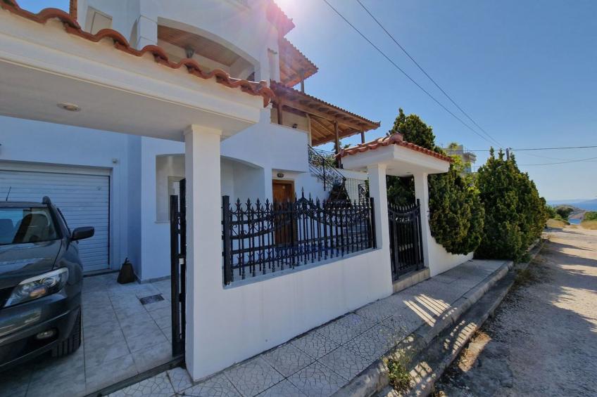 Vollständig umschlossene und großzügig angelegte dreistöckige Ferienvilla mit f - foto 20