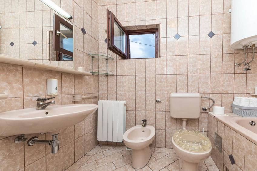 Relaxing Holiday Home with Pool, Fitness Area, and Entertainment Facilities - Six Bedroom Holiday Home - foto 26