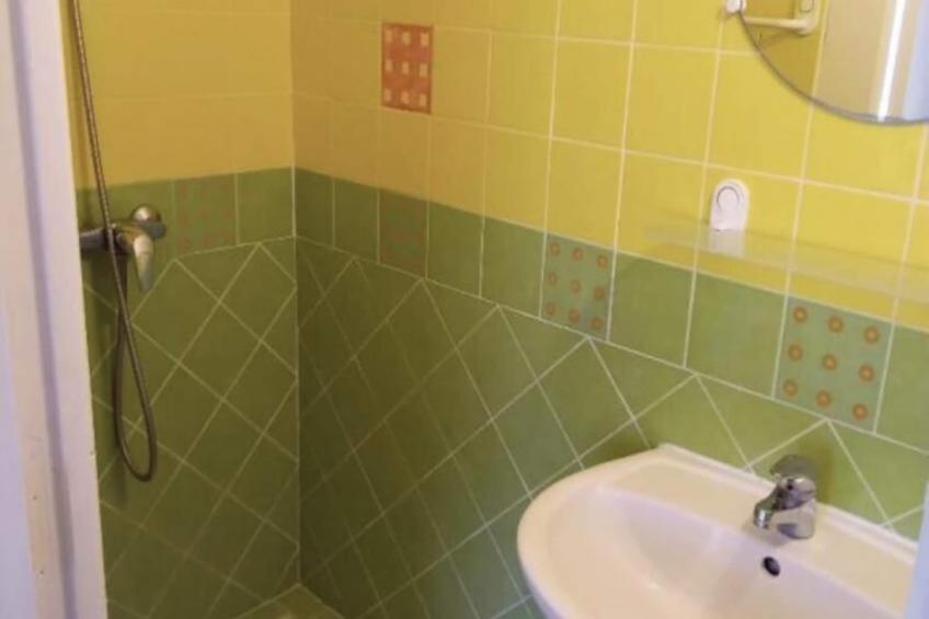 Résidence Gîte De La Cave - Charmant Gîte Provençal Avec Une Chambre - foto 20