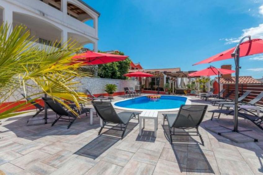XXXL Villa Ancora with heated pool