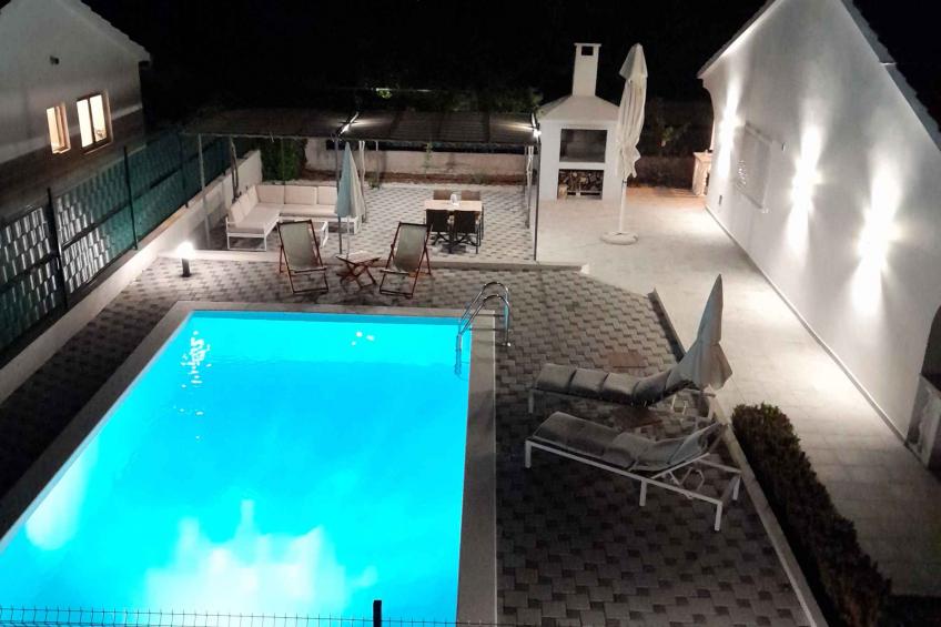 Holiday house overlooking the courtyard and pool - BF-DGHZC - foto 10