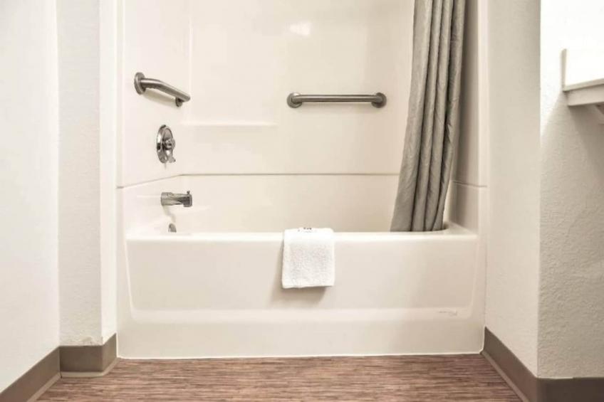 1 Queen Bed  Micfridge - foto 6