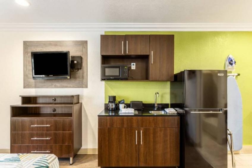 1 Queen Bed  Mobil Access Tub Nsmk Kitchen - foto 8