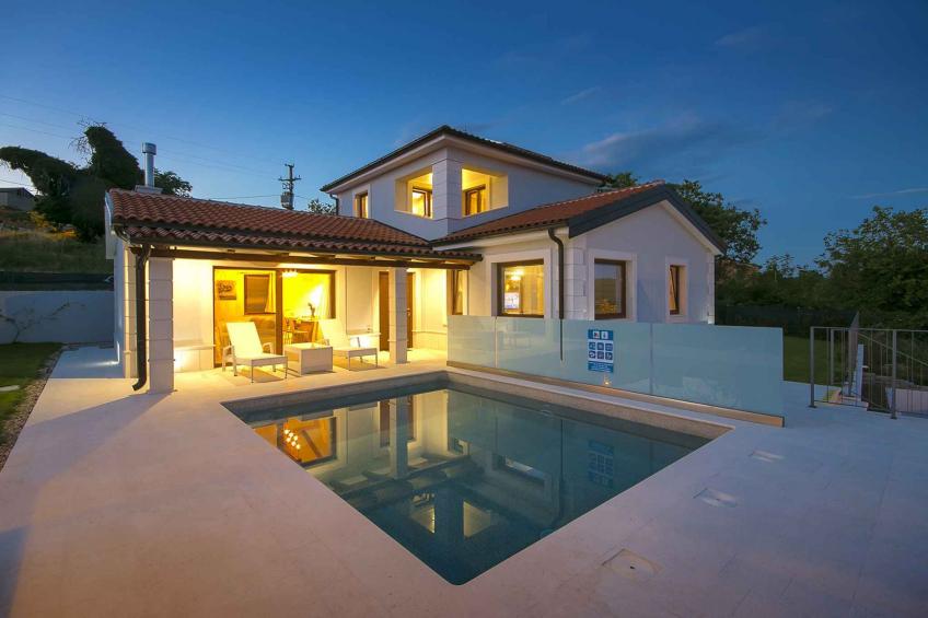 Villa with air conditioning and pool - BF-DX8P2