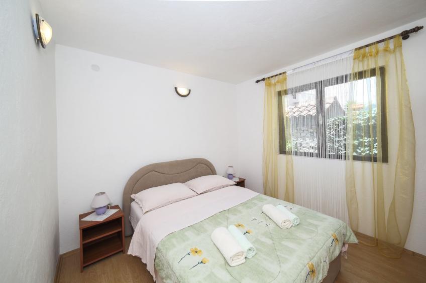 Cozy Beachfront Holiday Home Slatine - Five Bedroom Holiday Home with Terrace and Sea View - foto 8