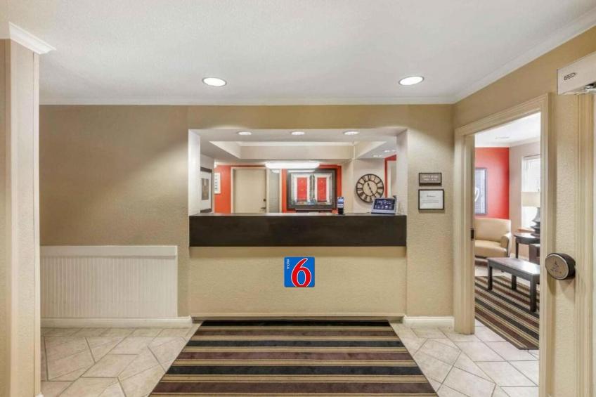 1 Queen Bed  Non-Smoking Kitchen - foto 25