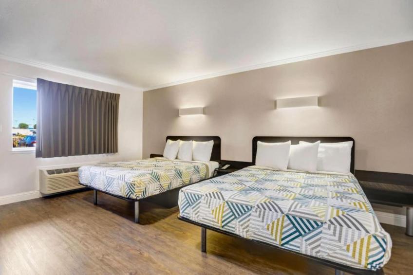 2 Queen Beds  ADA/RI Shower/Non-Smoking - foto 12