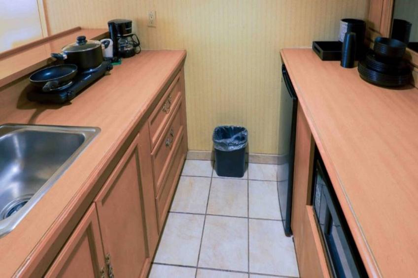 2 Full Beds  Non-Smoking Kitchen - foto 2