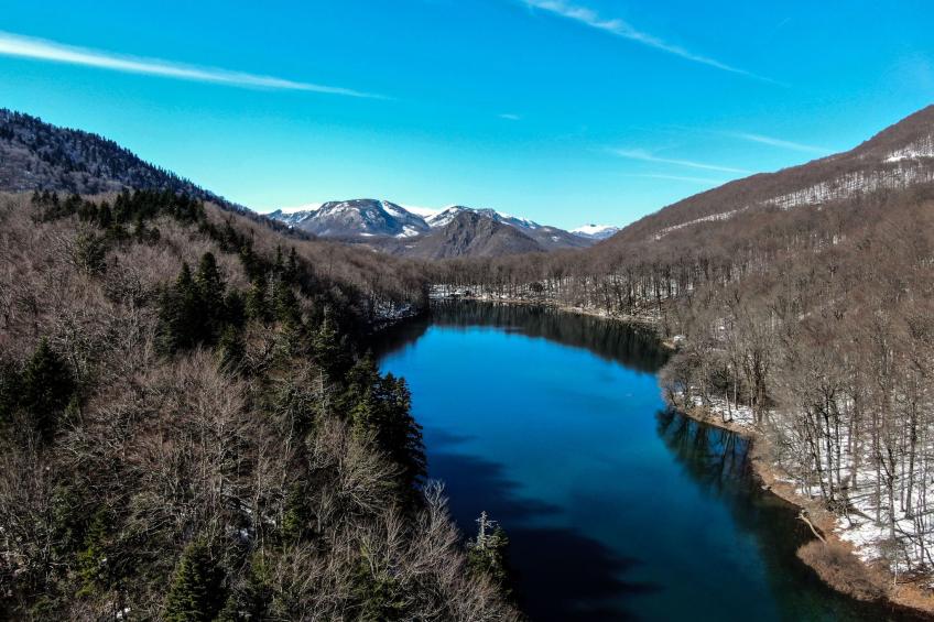 Die Ski-Suite hat ein Schlafzimmer und ein kleines Wohnzimmer ohne Küche. - foto 38