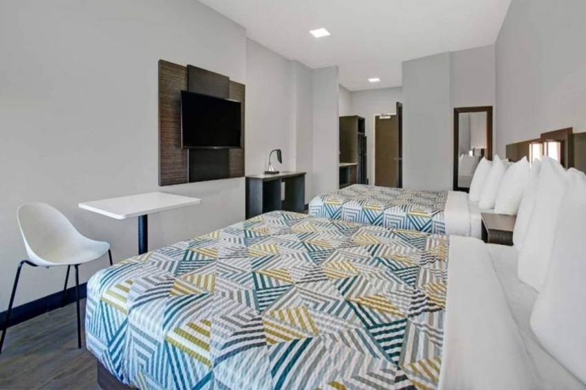 2 Queen Beds  Nsmk Kitchen Shower - foto 11