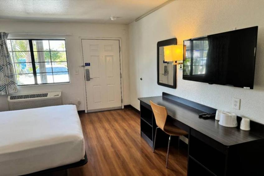 1 QUEEN BED - foto 21