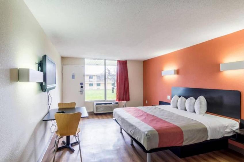 1 King Bed  Smoking - foto 10