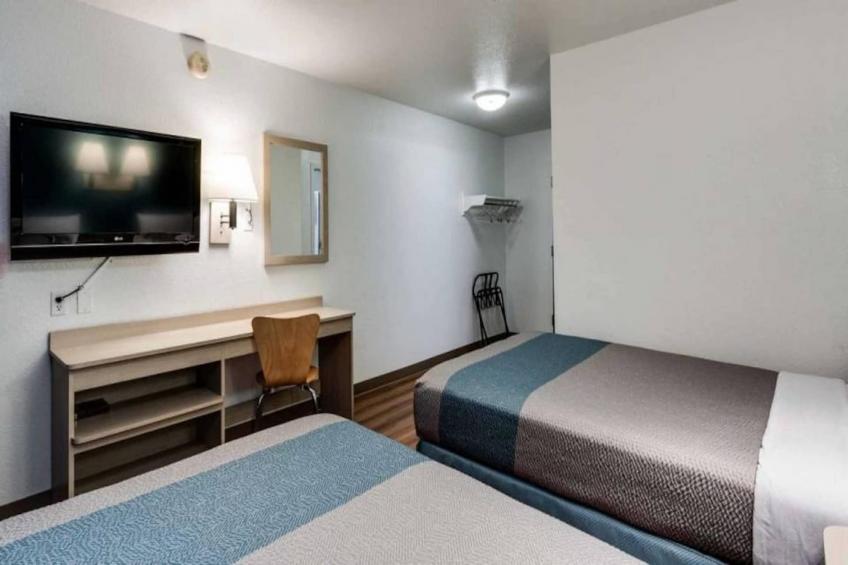 2 Full Beds  Non-Smoking Micfridge - foto 6