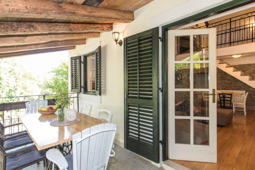 Haus mit modernem Interieur und einer alten Taverne - foto 5