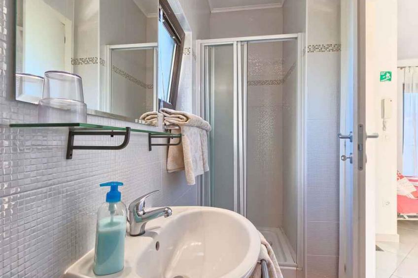 Holiday apartment with balcony and air conditioning - BF-MKBT - foto 15